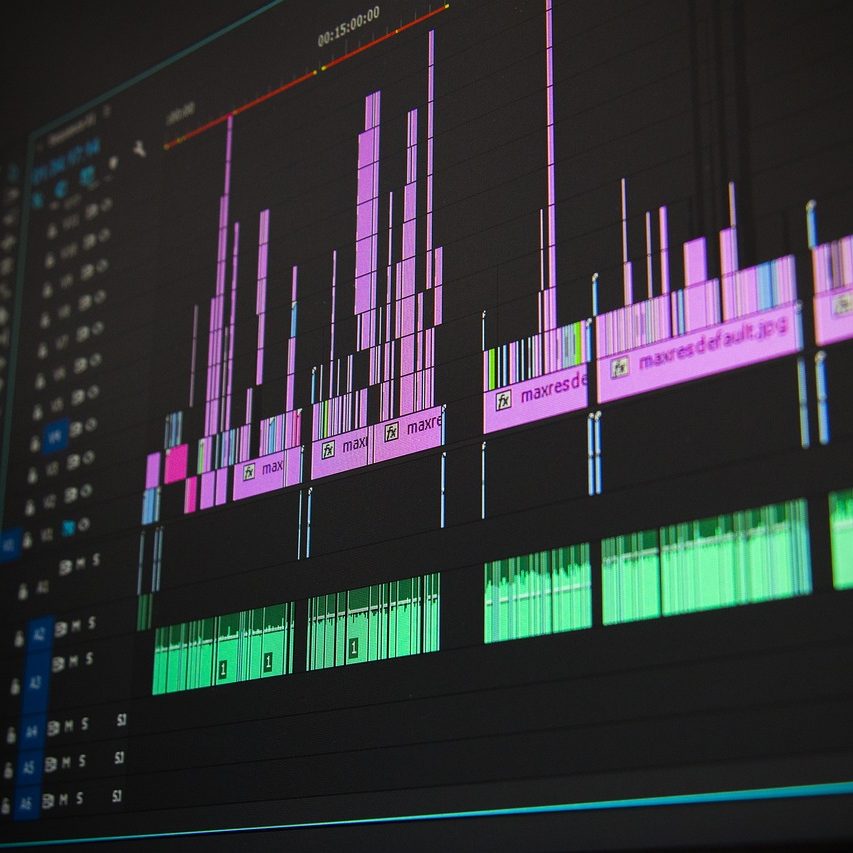 Time line de montage vidéo avec le logiciel Adobe Premier Pro
