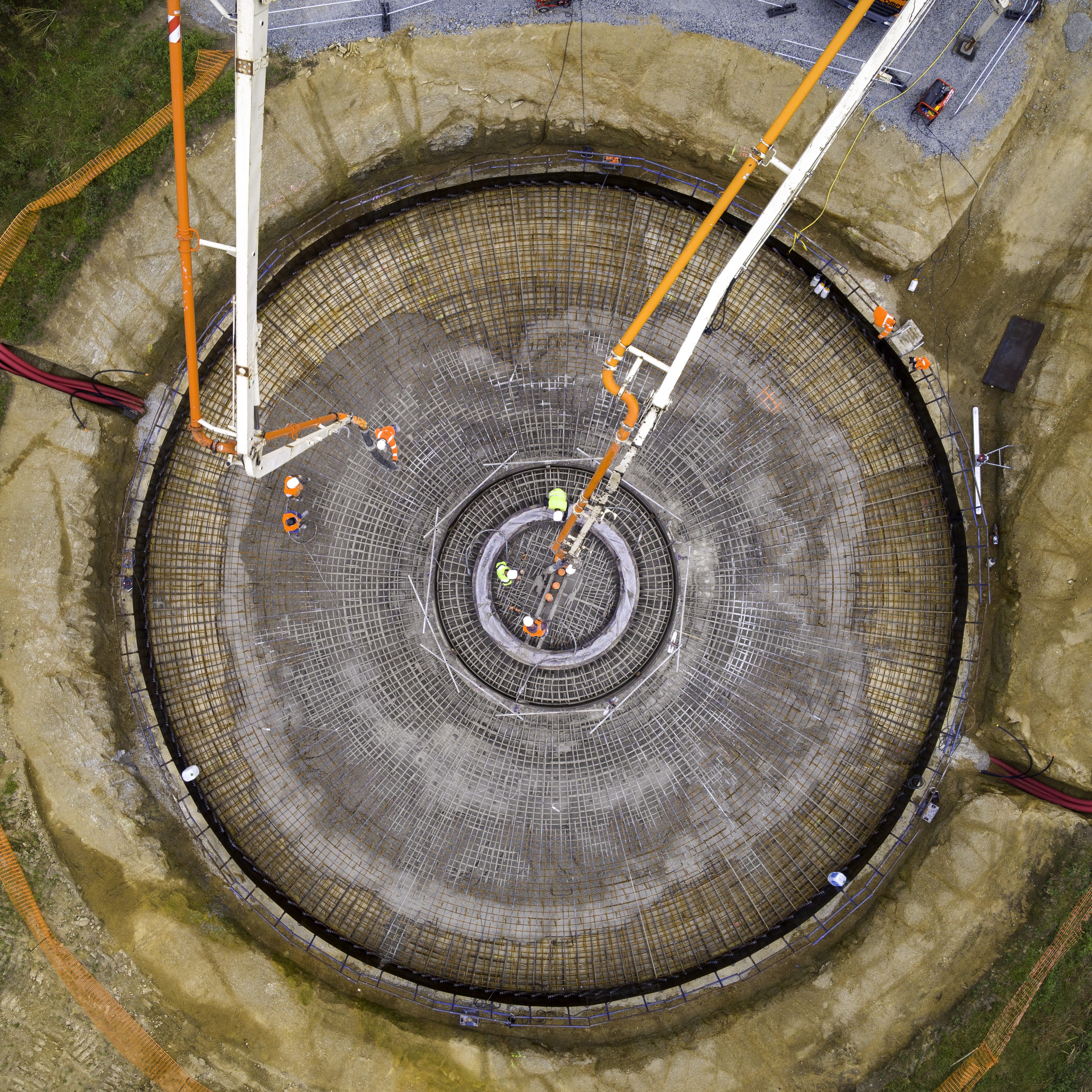 Photo en drone au dessus d'une fondation d'éolienne